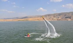 Denizi olmayan ilde flyboard gösterisi yoğun ilgi gördü