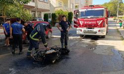 Manavgat’ta motosiklet alev aldı, mahalleli yardıma koştu