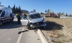 Burdur’da iki otomobil çarpıştı! Çok sayıda yaralı var