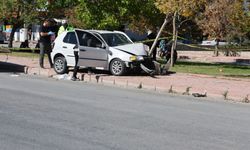 Konya’da sürücü direksiyon başında kalp krizi geçirdi! Kontrolden çıkan araç ağaca çarptı