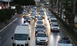 Antalyalıların trafikle imtihanı… Kilitlenen trafik sinir sistemini bozuyor!