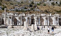 Burdur’un antik çeşmesi restorasyon sonrası ziyaretçi akınına uğradı