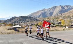 Feslikan’dan Konyaaltı’na! Cumhuriyet için 41 kilometre koştular