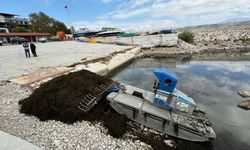 Eğirdir Gölü'ne ot biçme makinesiyle temizlik