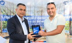 Manavgat Belediye Başkanı Niyazi Nefi Kara gençlerle bir araya geldi