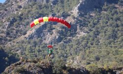 Yamaç paraşütünün merkezi Ölüdeniz'de festival coşkusu sürüyor