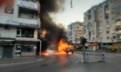 Antalya’da korkutan yangın! Yanan araçtan sıçrayan alevler paniğe neden oldu