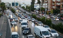 Antalya’nın kaosa dönen trafiği şehri ikiye ayırdı!