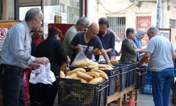 Mersin'de ucuz ekmek izdihamı! Bu fiyata inanamayacaksınız