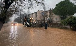 Muğla’da dereler taştı, yollar çamurlu suyla doldu