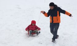 Kaş karla kaplandı! Karın tadını çocuklar çıkardı