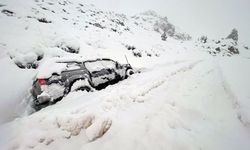 Antalya'da kar mesaisi! Çimi Yaylası'nda mahsur kalan 3 kişi kurtarıldı