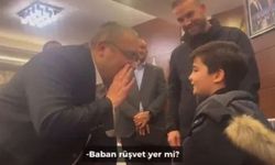 CHP’li belediye başkanından küçük çocuğa garip soru: “Baban rüşvet yer mi?”