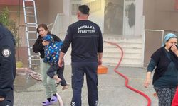 Antalya’da 9 katlı apartmanda yangın: Çocuklarını kucaklarına alarak çıktılar!