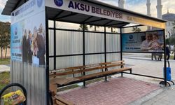 Antalya’da bir durakta 6 reklam! Nereye baksanız O başkanı görüyorsunuz