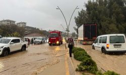 Datça'da sağanak, hayatı felç etti!