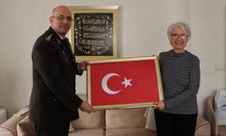 Emekli öğretmen Mehmetçikleri unutmadı