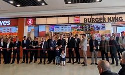 Burger King açılışı yapan AK Parti İlçe Başkanının istifası alındı