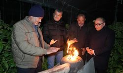 Çiftçiler don tehlikesine karşı seralarda soba yaktı