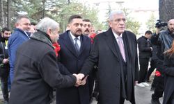 Siyasi parti genel başkanına yakışmadı: Şehit ailelerini soğukta bekletti