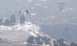 Beyaz cennet Pamukkale eşliğinde gökyüzüne yolculuk