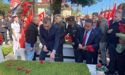 Antalya'da şehitler kabirleri başında anıldı