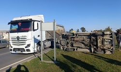 Antalya’da beton mikseri ile kamyonet çarpıştı