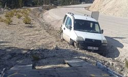 Burdur’da kontrolden çıkan araç, şarampole düştü