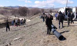 Isparta’da otomobilin çarptığı yaya sulama kanalına uçtu