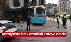 Antalya’da halk otobüsü kafeye daldı! Ortalık savaş alanına döndü