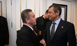 CHP lideri Özgür Özel Antalya’da! Muhittin Böcek’i ziyaret ediyor