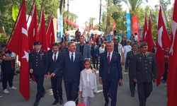 Antalya’da 23 Nisan coşkusu! Karaalioğlu Parkı’nda yüzlerce çocuk gönüllerince eğlendi