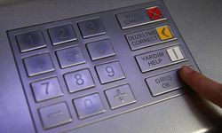 ATM'de unutulan kartı kullandı, 10 bin TL'yi çekti!