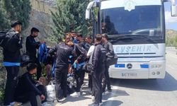 Konya’da futbolcuları taşıyan otobüsün lastiği patladı, maça taksi ile yetiştiler