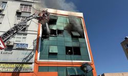 Adana’da işçiler yangından kurtulmak için beton zemine atladı