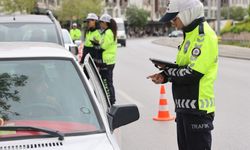 Anneler Günü'nde görev başında: Polis anneler nöbette