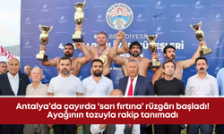 Antalya’da çayırda ‘sarı fırtına’ rüzgârı başladı! Ayağının tozuyla rakip tanımadı