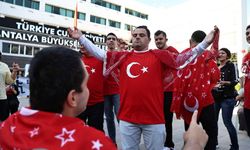 Antalya'da engelli bireylere davul-zurna eşliğinde asker eğlencesi