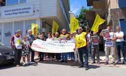 BES Antalya'dan TÜİK önünde enflasyon protestosu: "Sahte rakamlarla yoksullaşıyoruz"