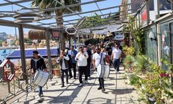 Davul zurna eşliğinde dostluk yürüyüşü