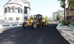 Döşemealtı ilçesinde yol ve asfalt çalışmaları sürüyor