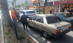 Antalya'da yeni alınan araca alkollü ve ehliyetsiz sürücü çarptı!