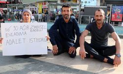 Antalya'da anne, çocuğu için oturma eylemi yaptı