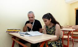 Görme engelli Nazalin, kurs desteğiyle okul birincisi oldu