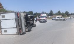 Manavgat D-400 karayolunda kaza: Hafif ticari araç kamyoneti devrildi