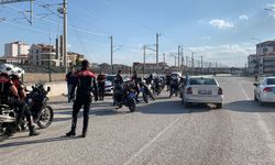 Polisle kovalamaca oynayan 15 yaşındaki sürücü, beton duvara çarptı!