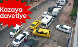 Antalya’da inanılmaz sürücü hataları… Kazaya davetiye çıkartıyorlar