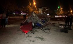 Uyku kazayı getirdi: Otomobil takla atarak iş yerinin bahçesine uçtu