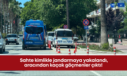 Sahte kimlikle jandarmaya yakalandı, aracından kaçak göçmenler çıktı!