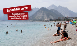 Sıcaklık arttı, Antalyalılar soluğu Konyaaltı Sahili'nde aldı